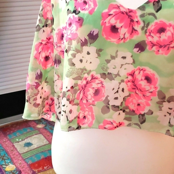 Sheer Floral Crop Top - Picture 3 of 4